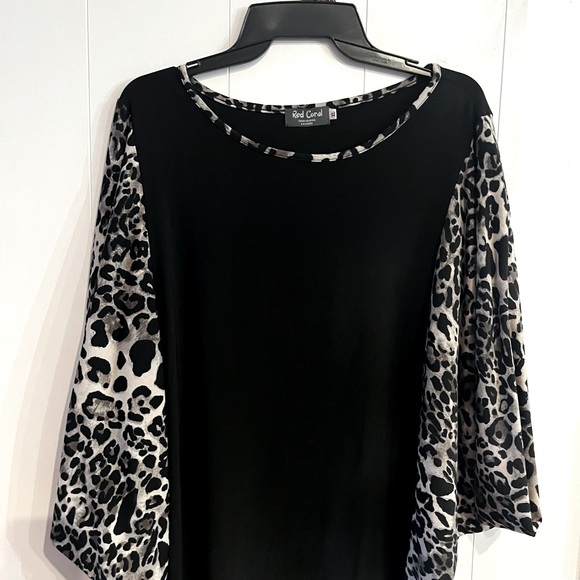 Bat winged ladies top black with animal print - Picture 4 of 5